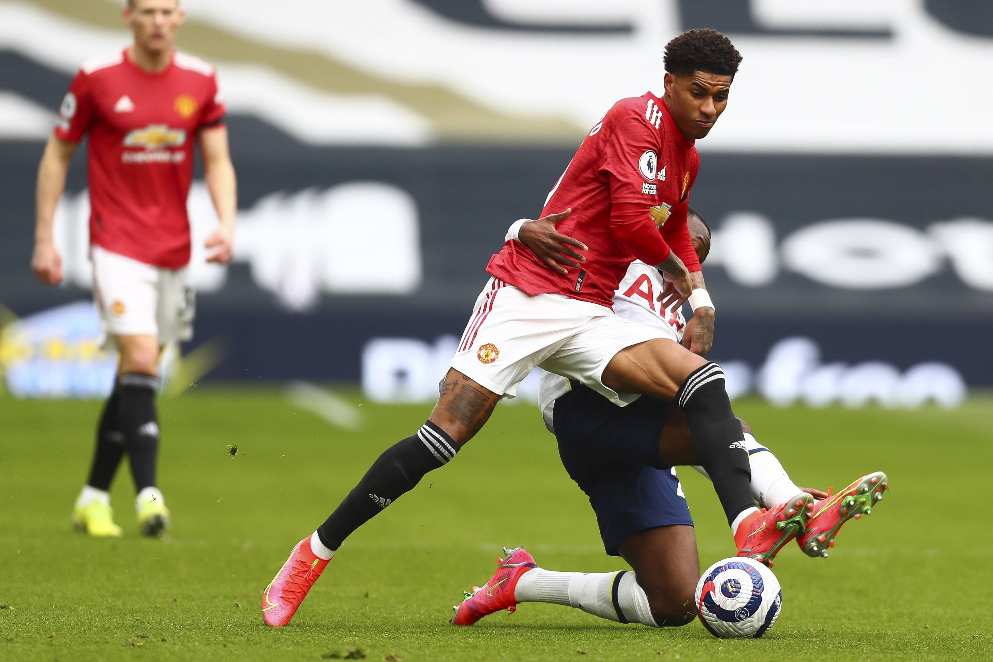 也折射出职 也折射出职